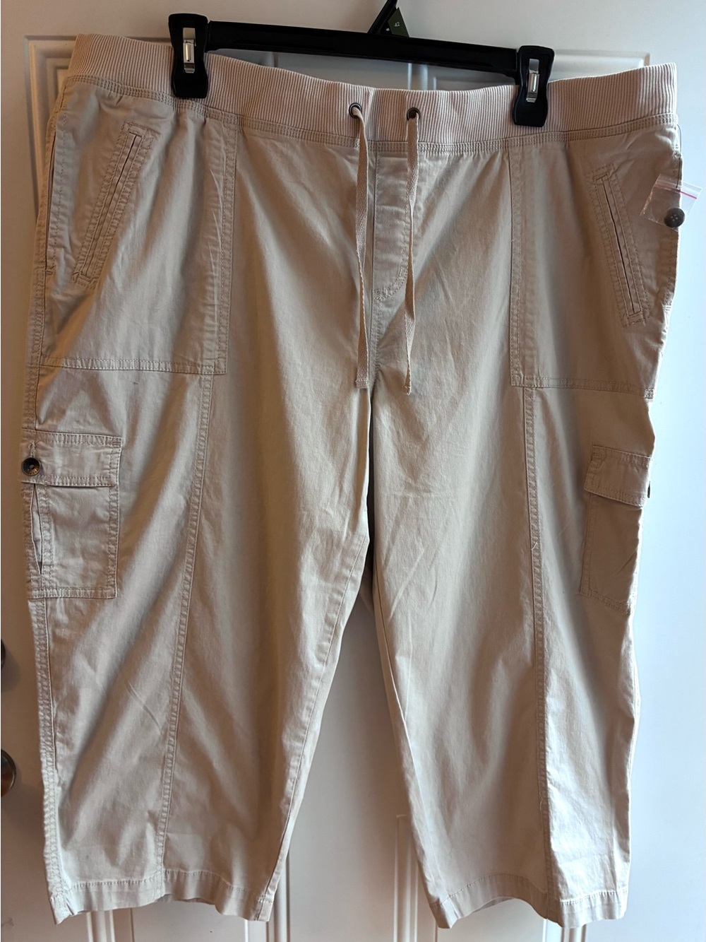 Sonoma women’s Carpenter khaki Capris size 22W/ NWTG